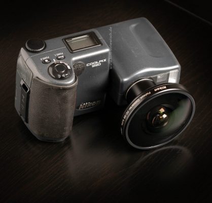 Illustration zu "Nikon Coolpix 990 mit FC-E8"